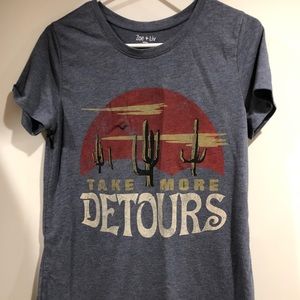 L: ZOE + LIV cute graphic T!